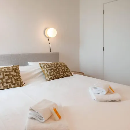 New Flat For 4 With Tremendous Sea Views *