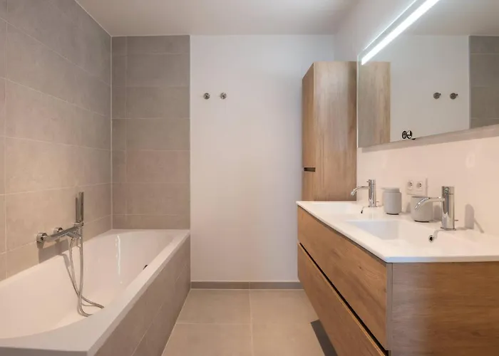 New Flat For 4 With Tremendous Sea Views *